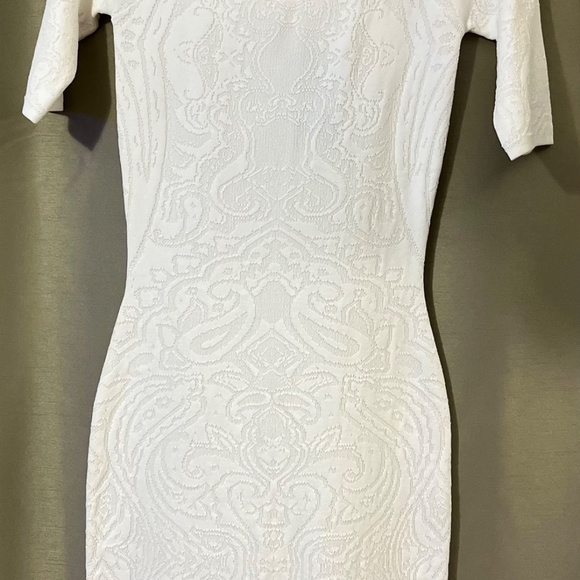 BNWT GUESS dress - Picture 2 of 3